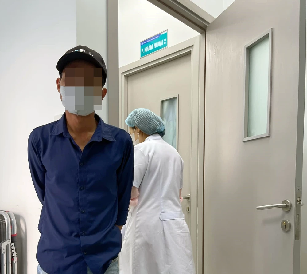 Phòng khám là nơi có lưu lượng ra vào khá cao và không được kiểm soát nhiều lớp như bệnh viện